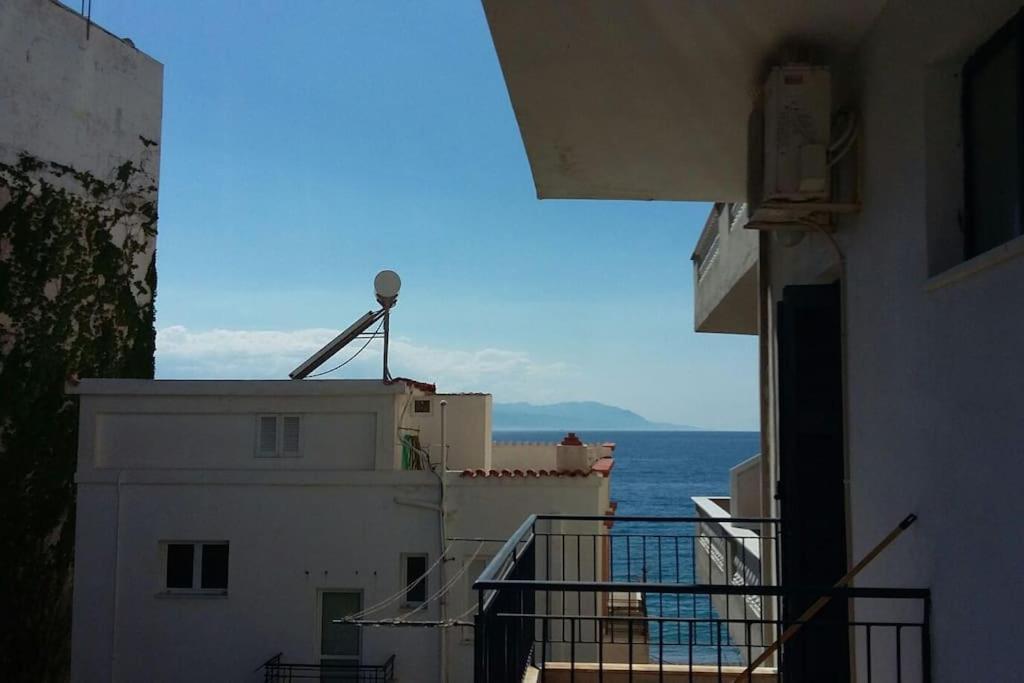Seaside Family Apartment Loutraki Kültér fotó